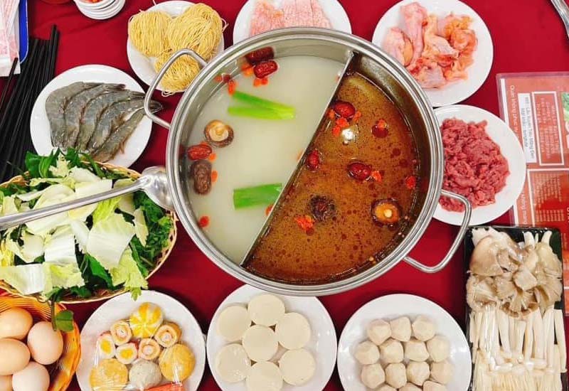 Nồi lẩu xuyên tiêu Măng Đen bốc khói nghi ngút trong tiết trời se lạnh